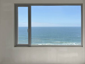 Condo 1103 Marbella Tower Palacio del Mar - Ocean-facing window in the second bedroom