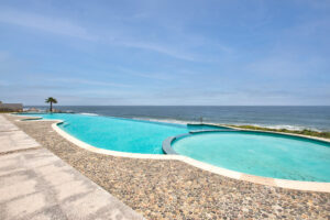 Ocean front infinity pool, overlooking he Pacific Ocean.